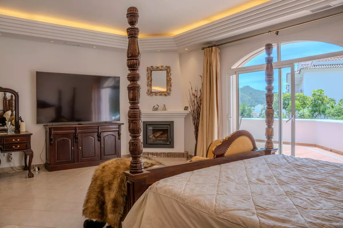 6-bedroom Villa In Benahavis, Spain (797 M²)