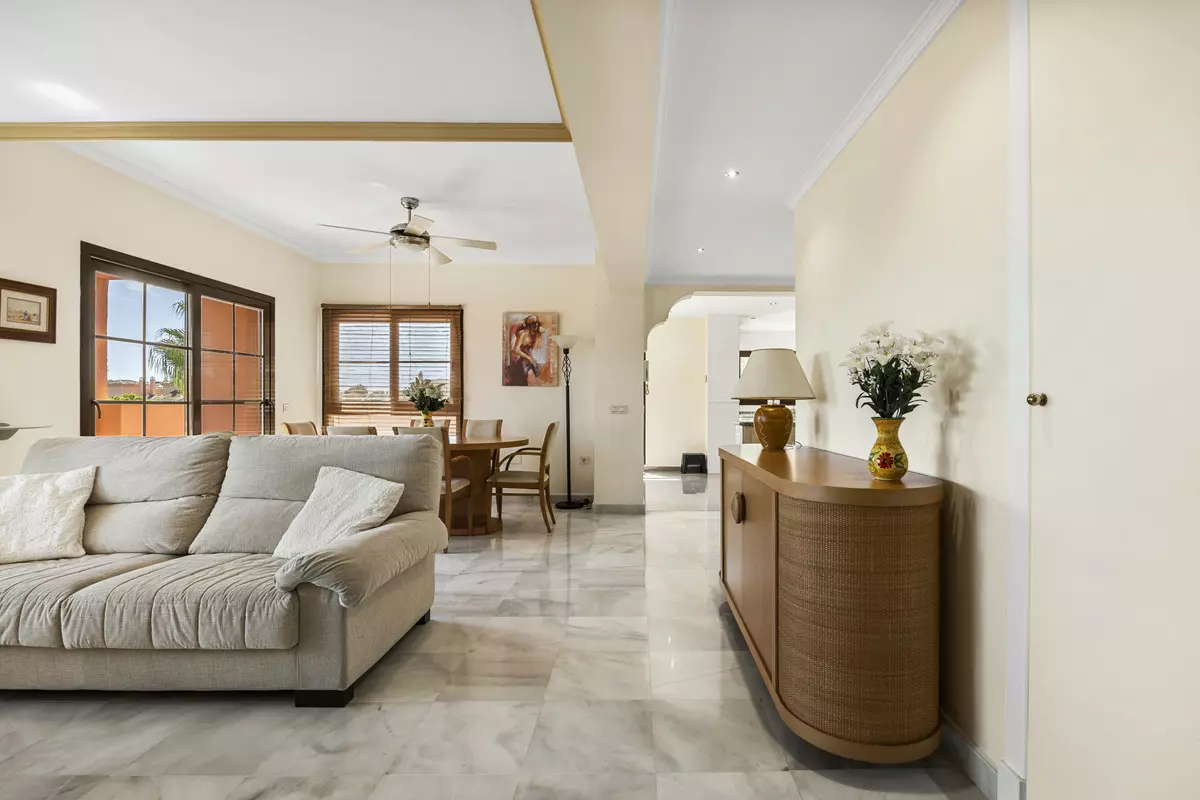 5-bedroom Apartment In Estepona, Spain (205 M²)