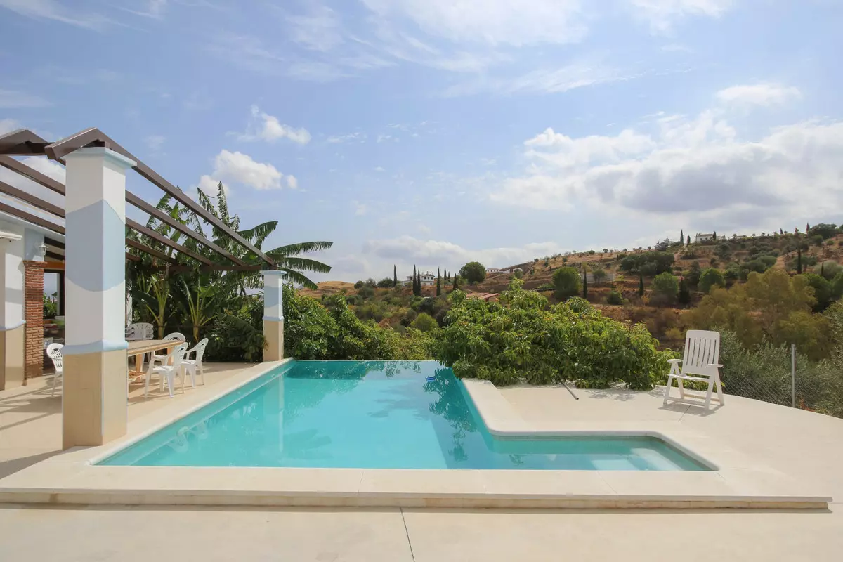 5-bedroom Villa In Coín, Spain (450 M²)