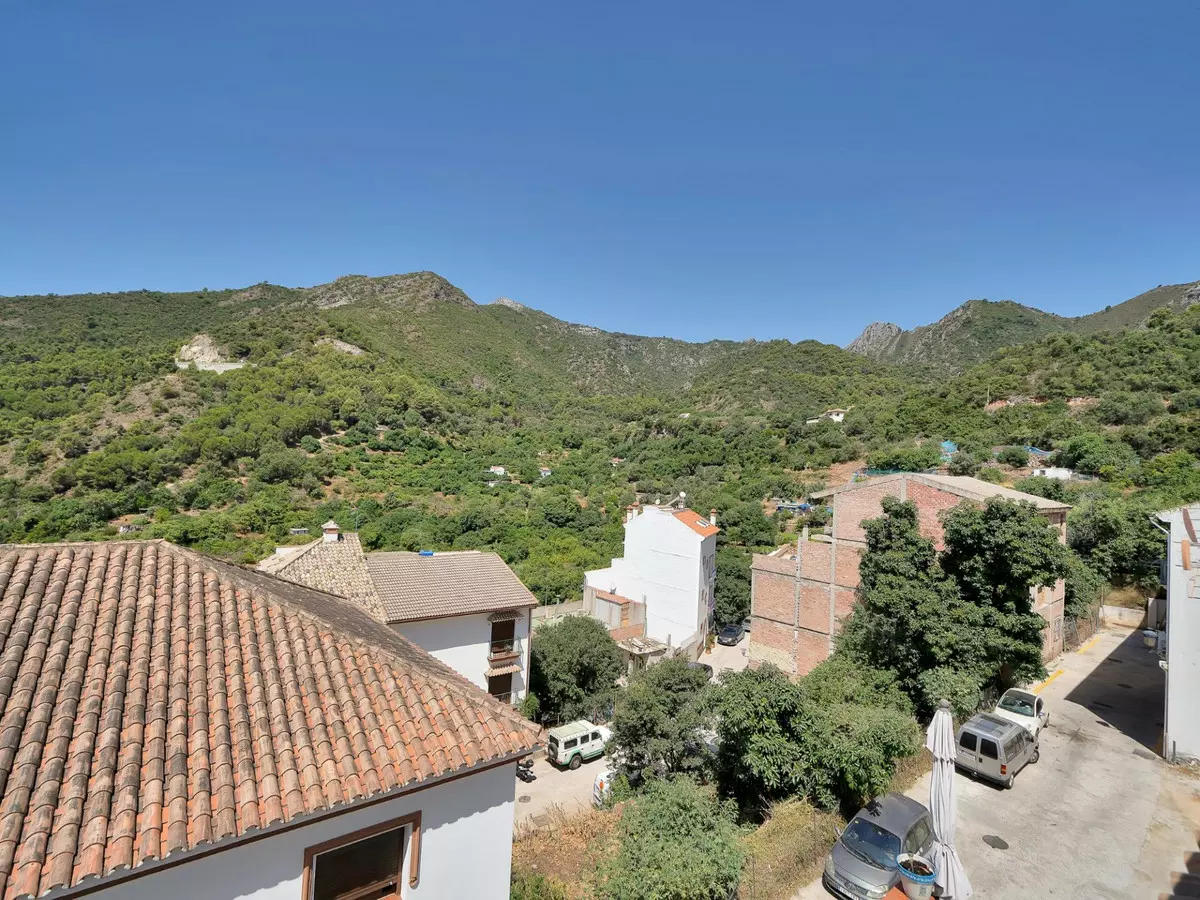 6-bedroom Town House In Ojen, Spain (247 M²)