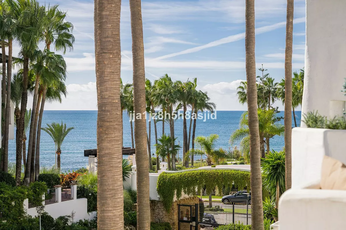 3-bedroom Apartment In Marbella, Spain (136 M²)