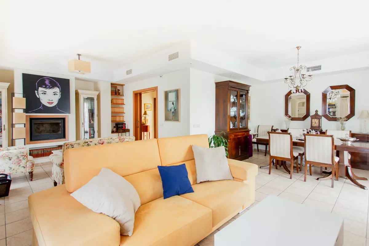 7-bedroom Town House In Estepona, Spain (451 M²)