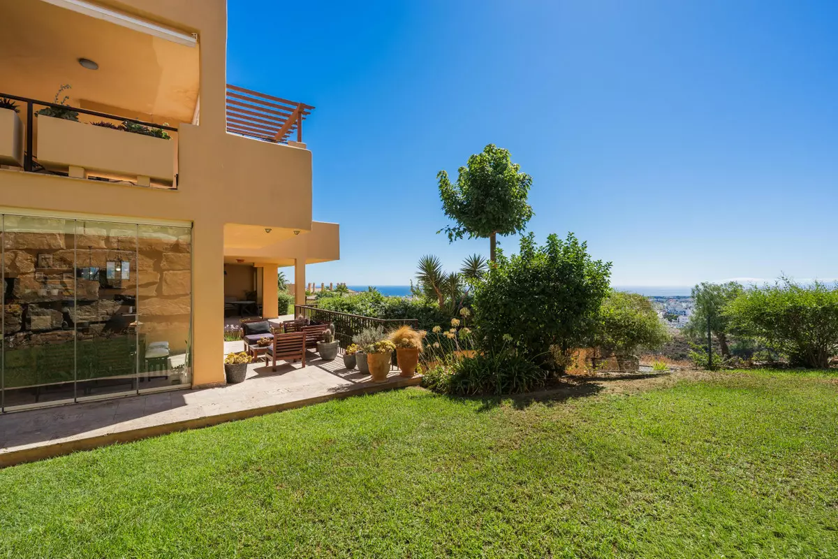 3-bedroom Apartment In Estepona, Spain (128 M²)