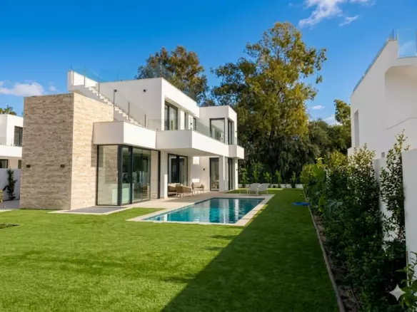 6-bedroom Villa In Estepona, Spain (418 M²)