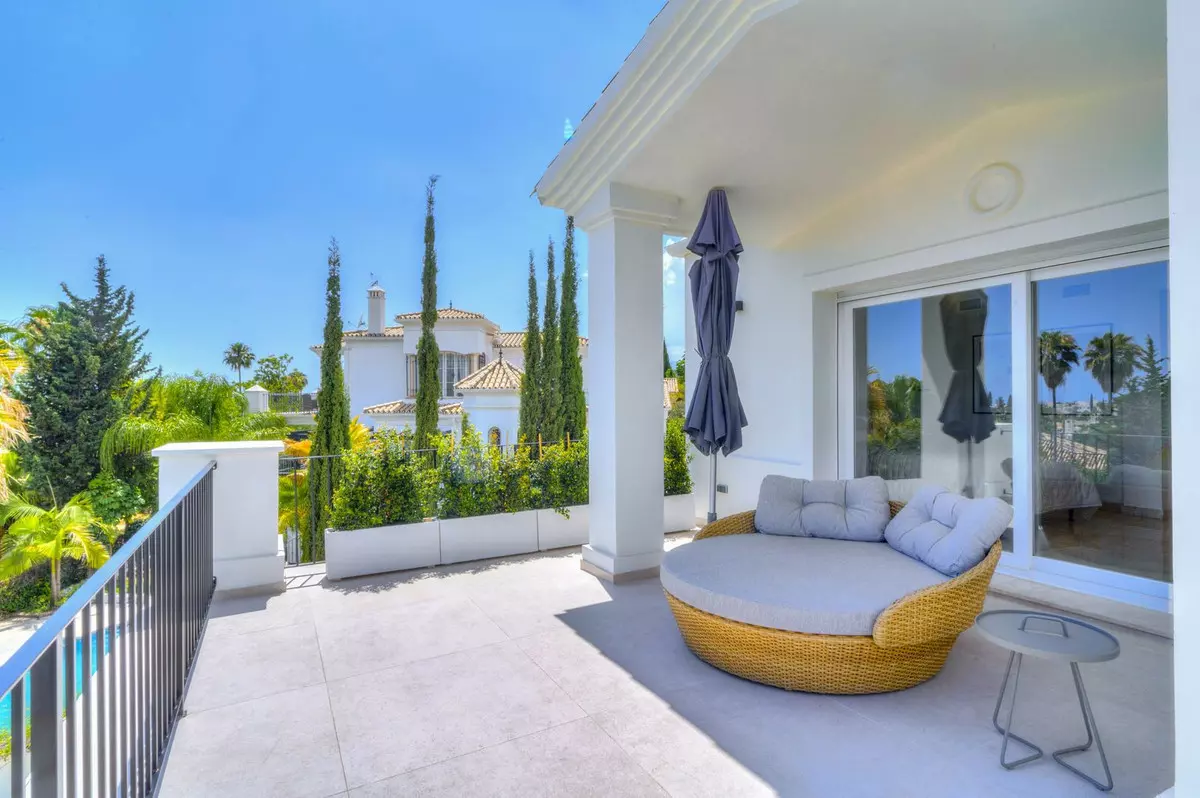 6-bedroom Villa In Marbella, Spain (404 M²)