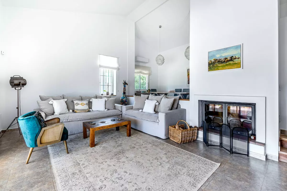 4-bedroom Villa In Alhaurín El Grande, Spain (213 M²)