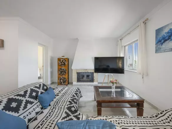 3-bedroom Villa In Fuengirola, Spain (228 M²)