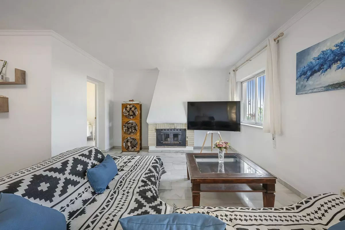 3-bedroom Villa In Fuengirola, Spain (228 M²)