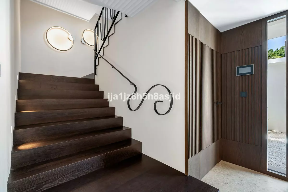 4-bedroom Villa In Marbella, Spain (519 M²)