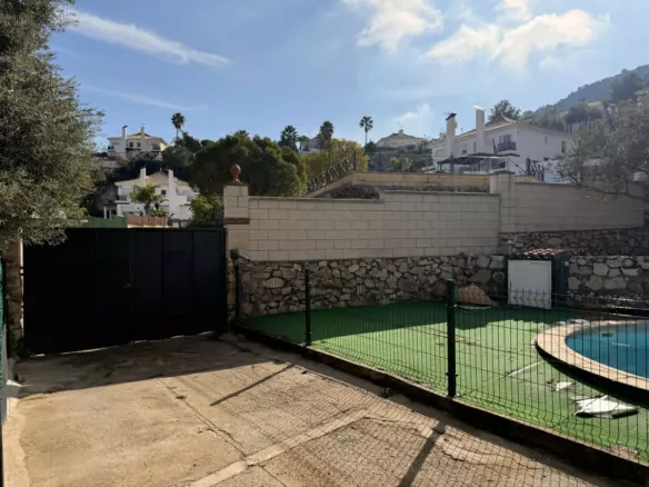 4-bedroom Villa In Alhaurín De La Torre, Spain (147 M²)