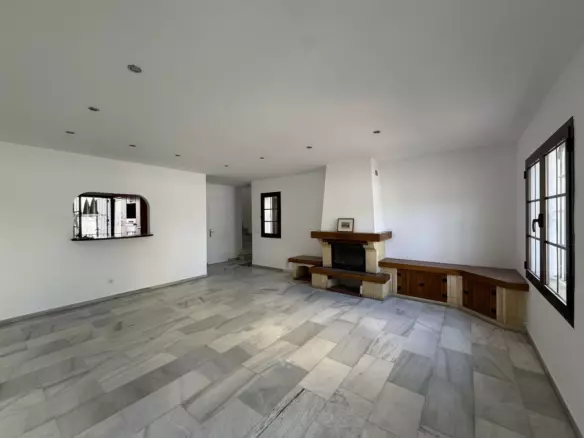 7-bedroom Town House In Marbella, Spain (255 M²)