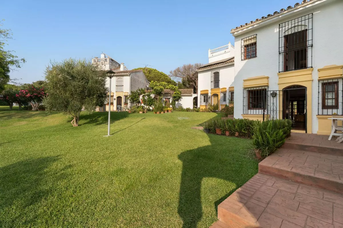 2-bedroom Town House In Marbella, Spain (95 M²)