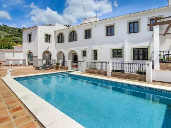 6-bedroom Country House In Canillas De Albaida, Spain (947 M²)