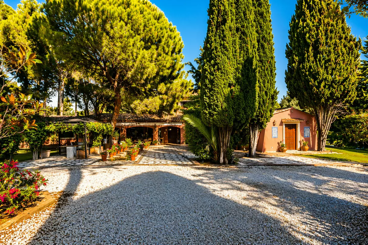 5-bedroom Villa In Marbella, Spain (450 M²)