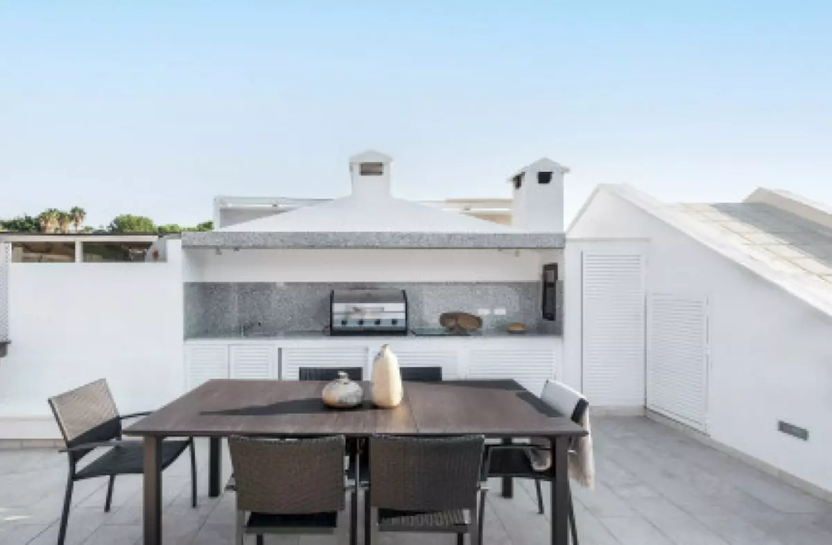 3-bedroom Apartment In Benahavis, Spain (109 M²)