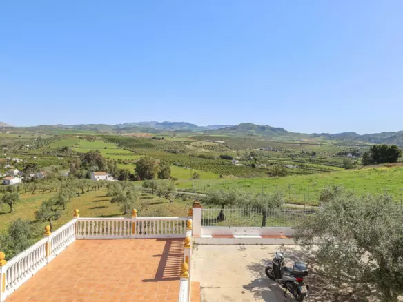3-bedroom Country House In Álora, Spain (310 M²)