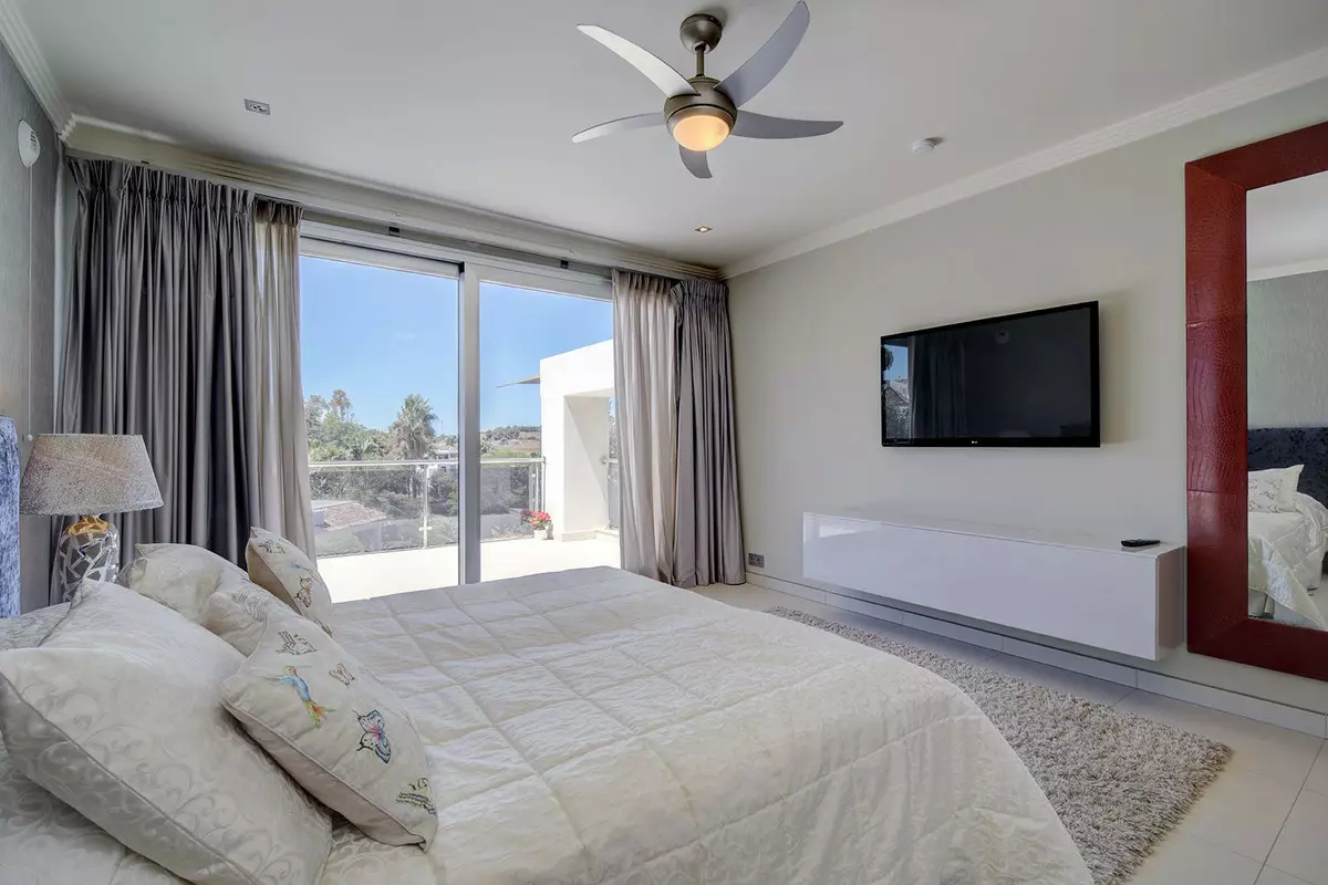 5-bedroom Villa In Marbella, Spain (627 M²)