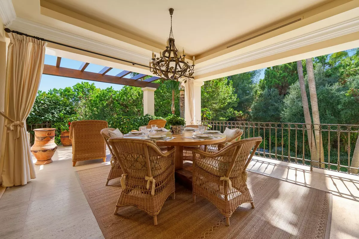 6-bedroom Villa In Marbella, Spain (712 M²)