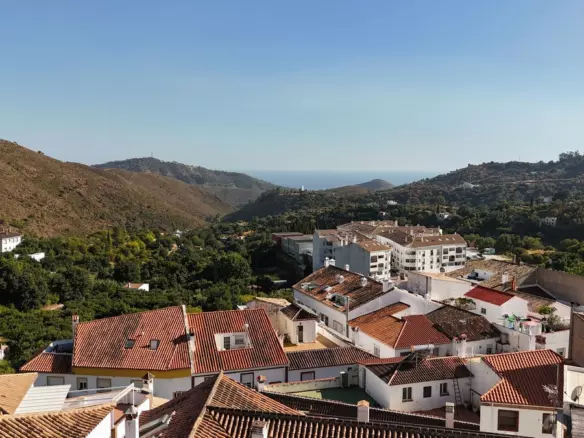 3-bedroom Town House In Ojen, Spain (90 M²)
