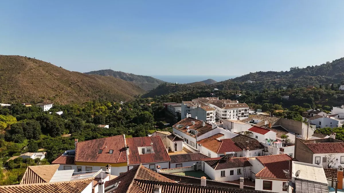 3-bedroom Town House In Ojen, Spain (90 M²)