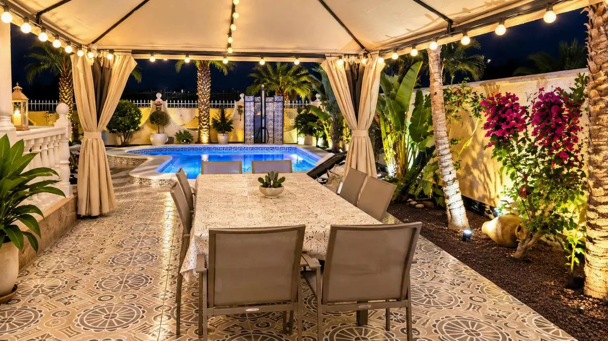 4-bedroom Town House In Benferri, Spain (265 M²)