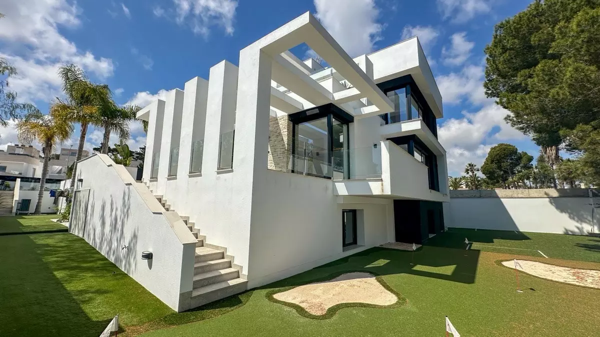 4-bedroom Villa In Orihuela, Spain (527 M²)
