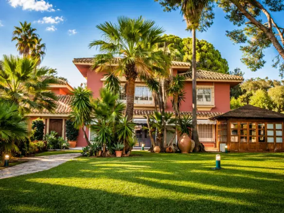 5-bedroom Villa In Marbella, Spain (650 M²)