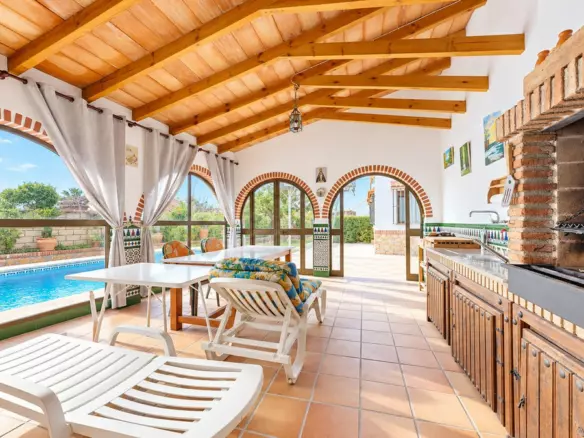 7-bedroom Villa In Benalmádena, Spain (399 M²)