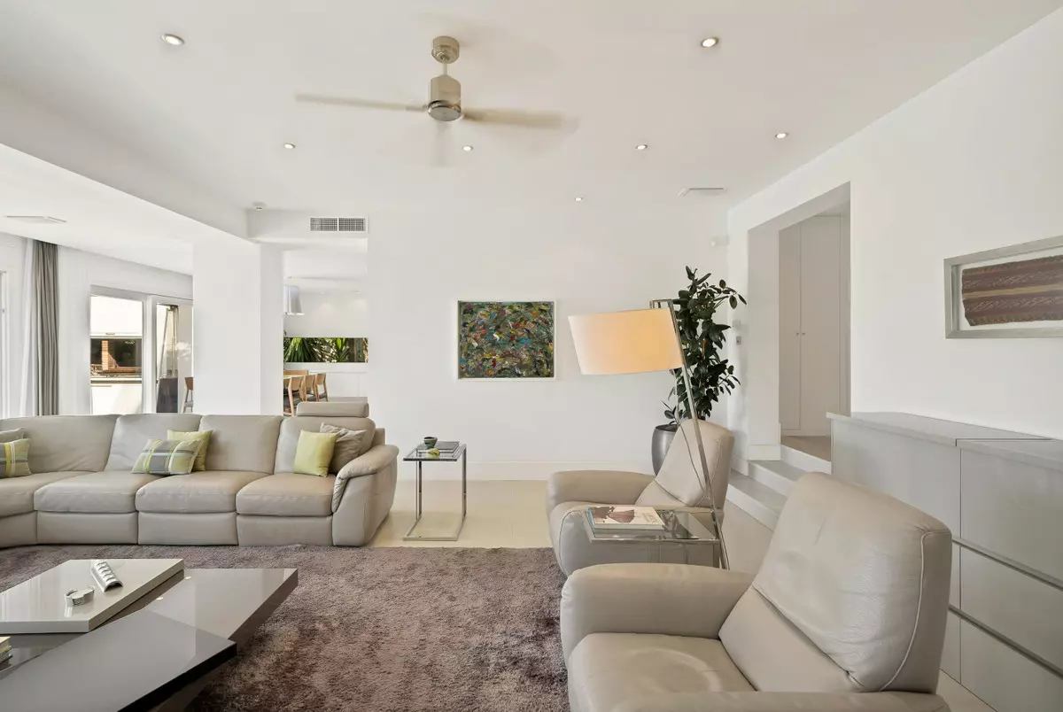 6-bedroom Villa In Marbella, Spain (413 M²)