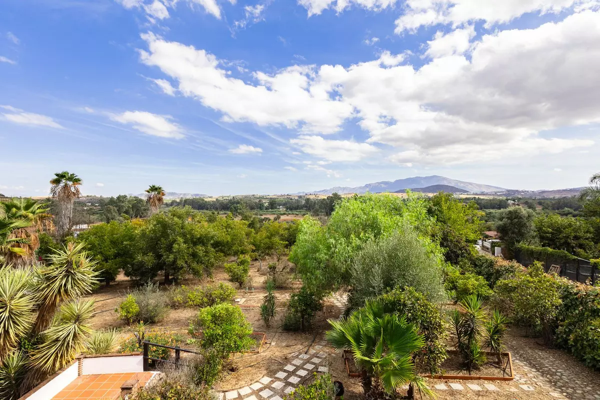 3-bedroom Country House In Coín, Spain (189 M²)