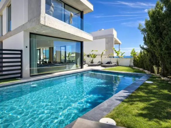 5-bedroom Villa In Marbella, Spain (285 M²)