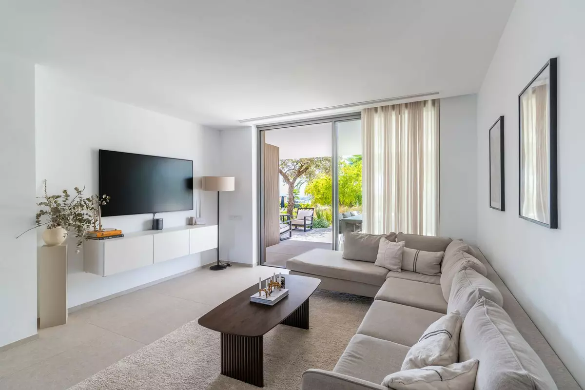 2-bedroom Apartment In Benahavis, Spain (105 M²)
