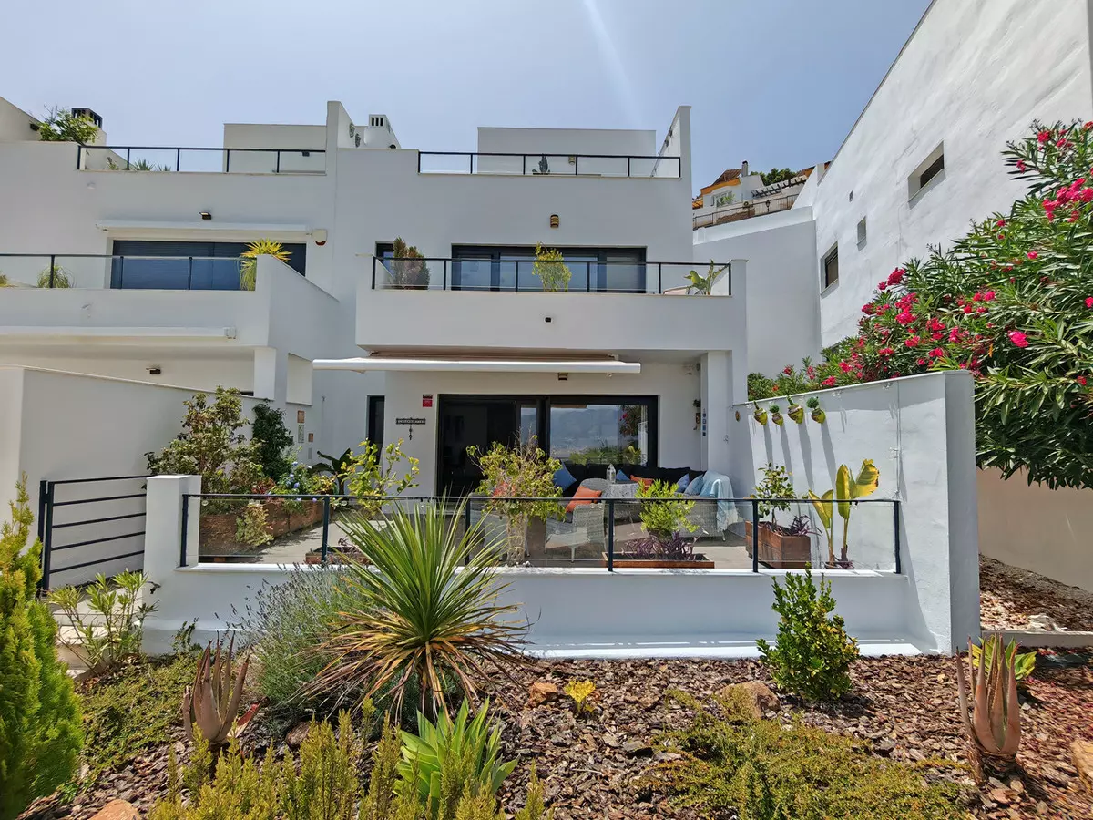3-bedroom Town House In Marbella, Spain (172 M²)