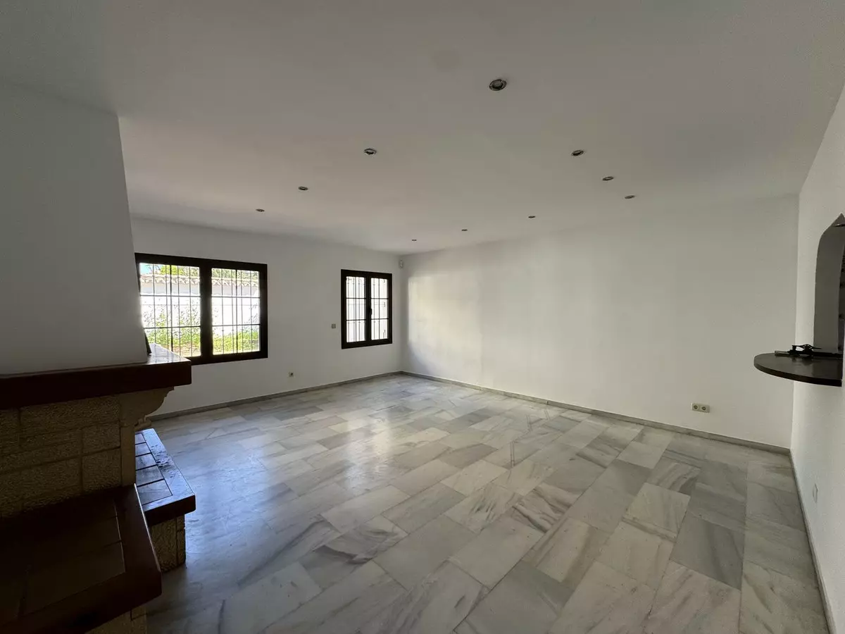 7-bedroom Town House In Marbella, Spain (255 M²)