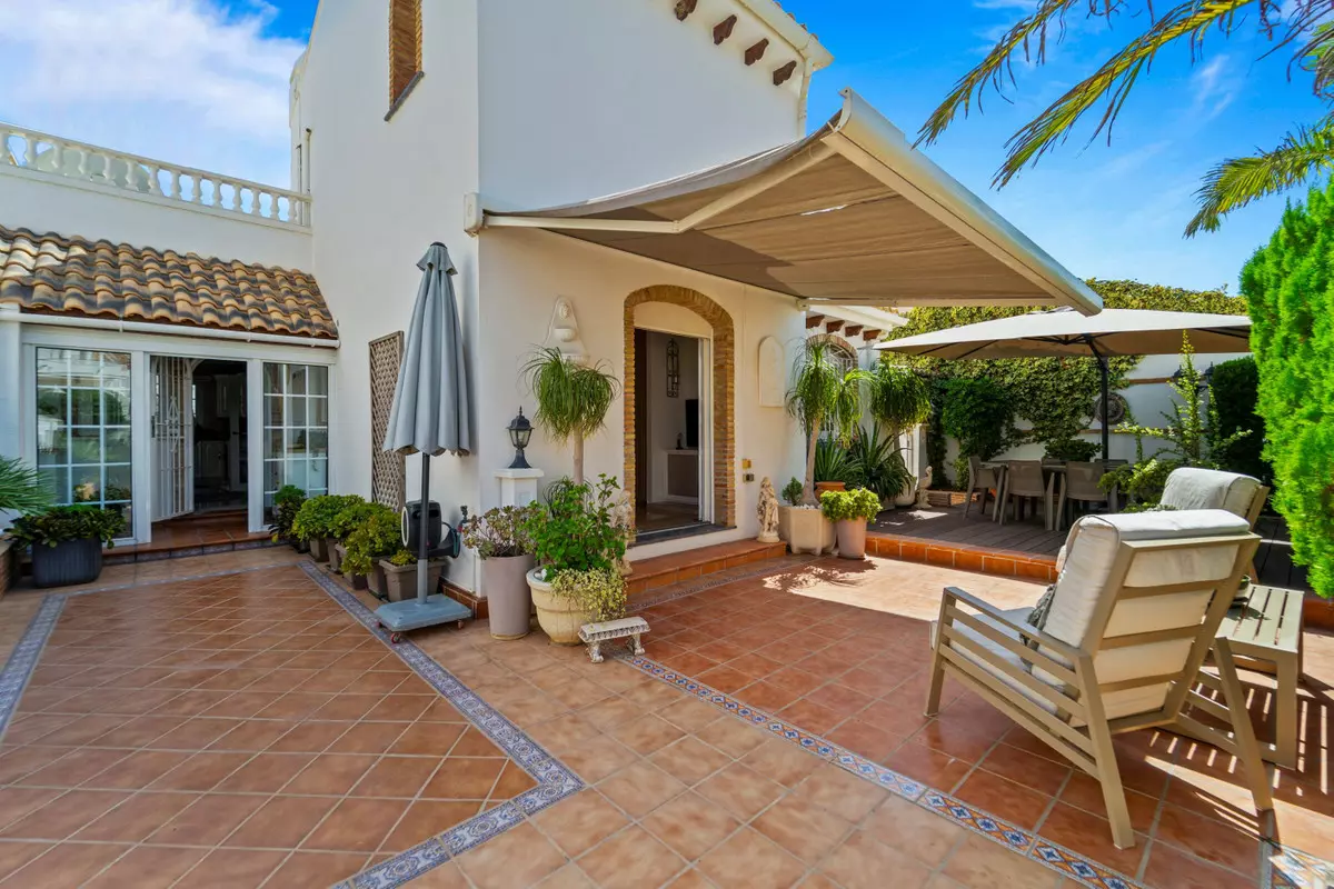 3-bedroom Villa In Orihuela, Spain (120 M²)