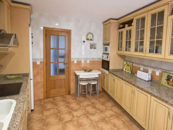 3-bedroom Apartment In Marbella, Spain (100 M²)