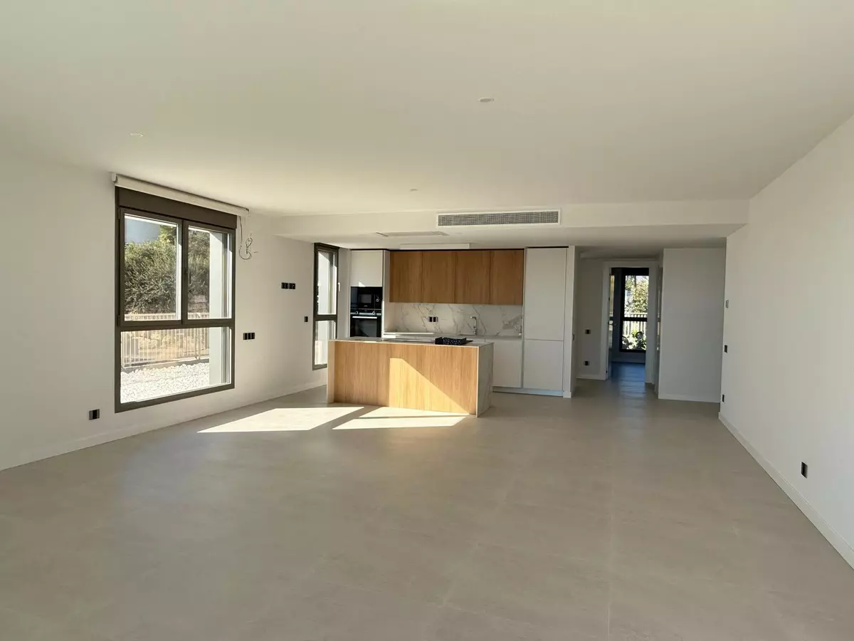 3-bedroom Apartment In Estepona, Spain (175 M²)