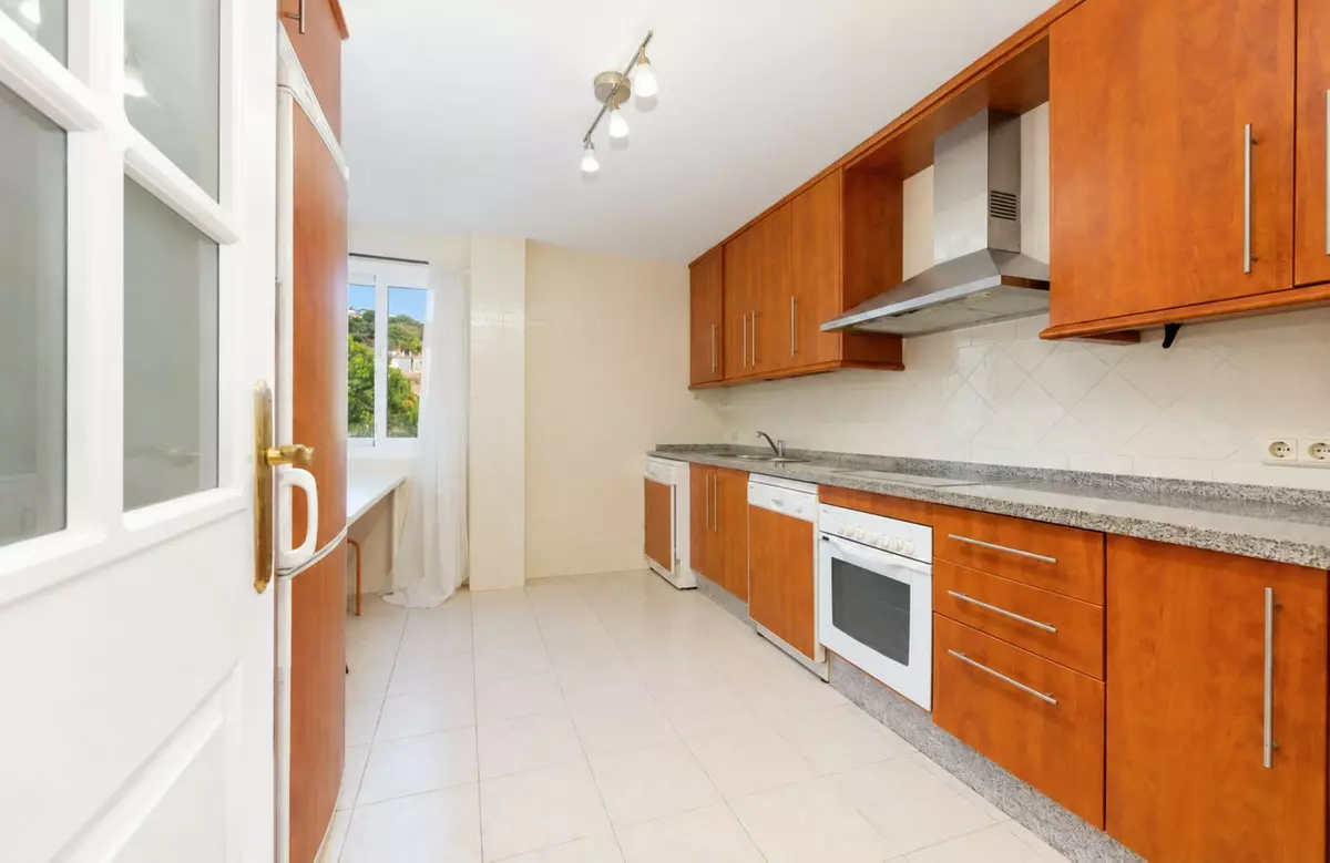 3-bedroom Apartment In Marbella, Spain (155 M²)