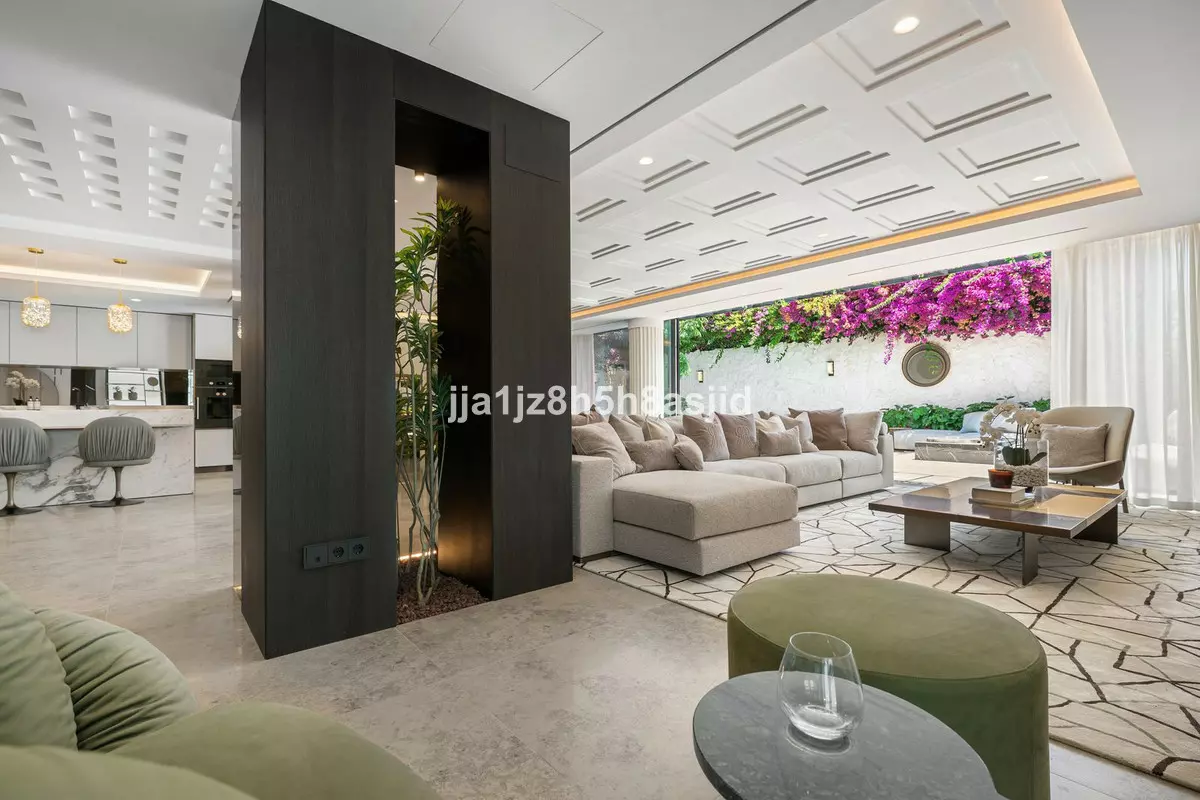 4-bedroom Villa In Marbella, Spain (519 M²)