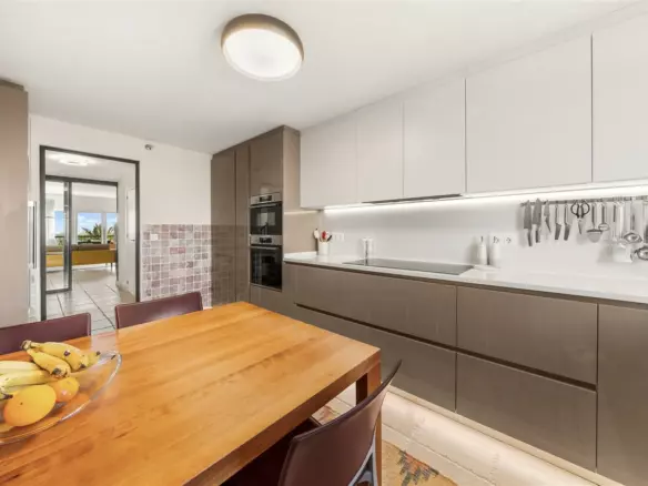 4-bedroom Apartment In Málaga, Spain (159 M²)