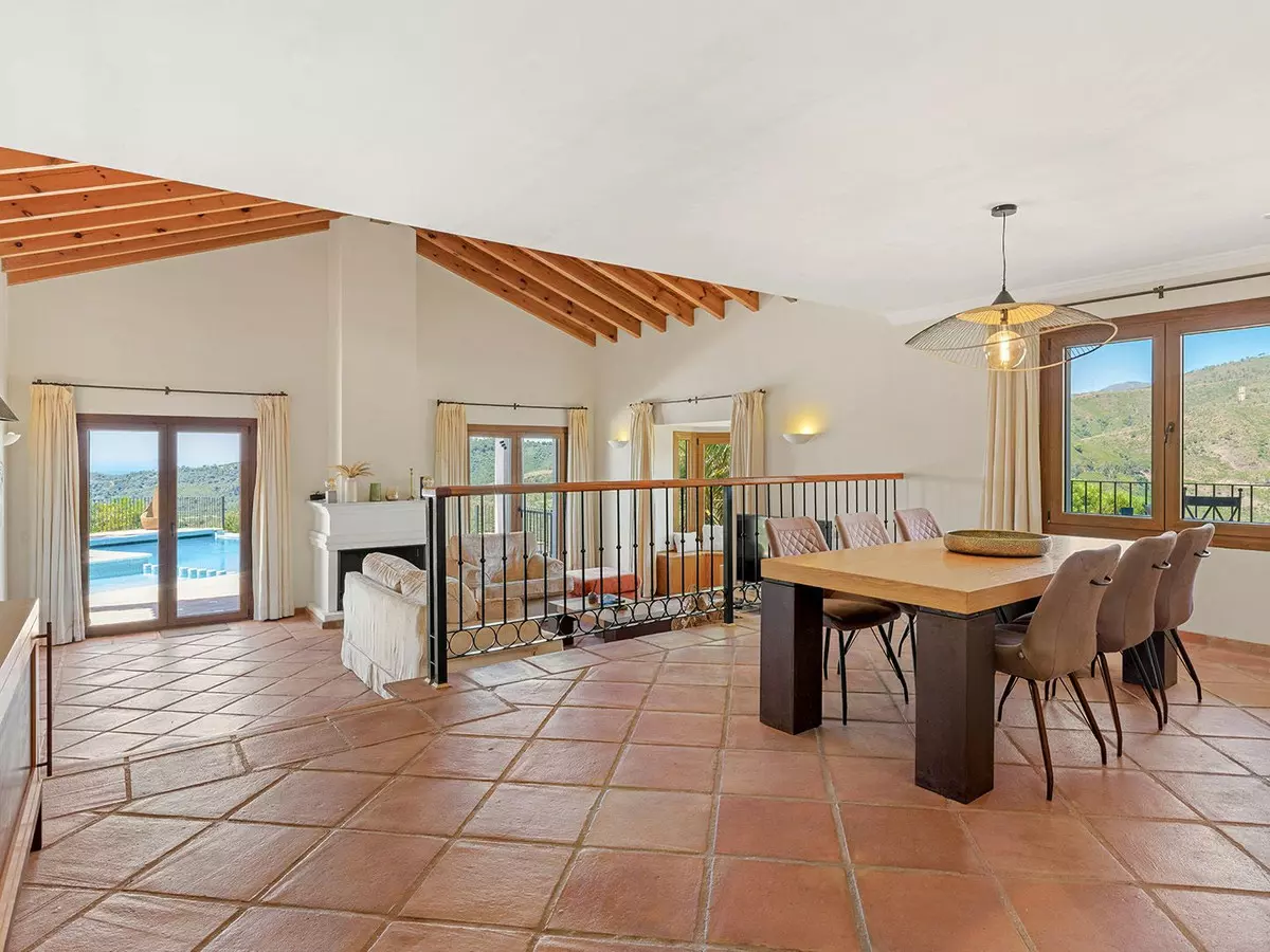 5-bedroom Villa In Benahavis, Spain (414 M²)