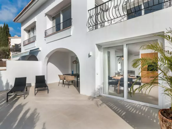 2-bedroom Town House In Istan, Spain (197 M²)