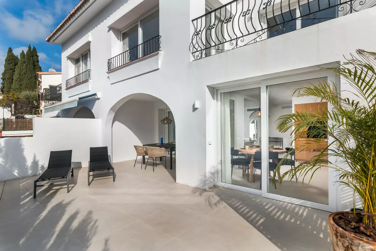 2-bedroom Town House In Istan, Spain (197 M²)