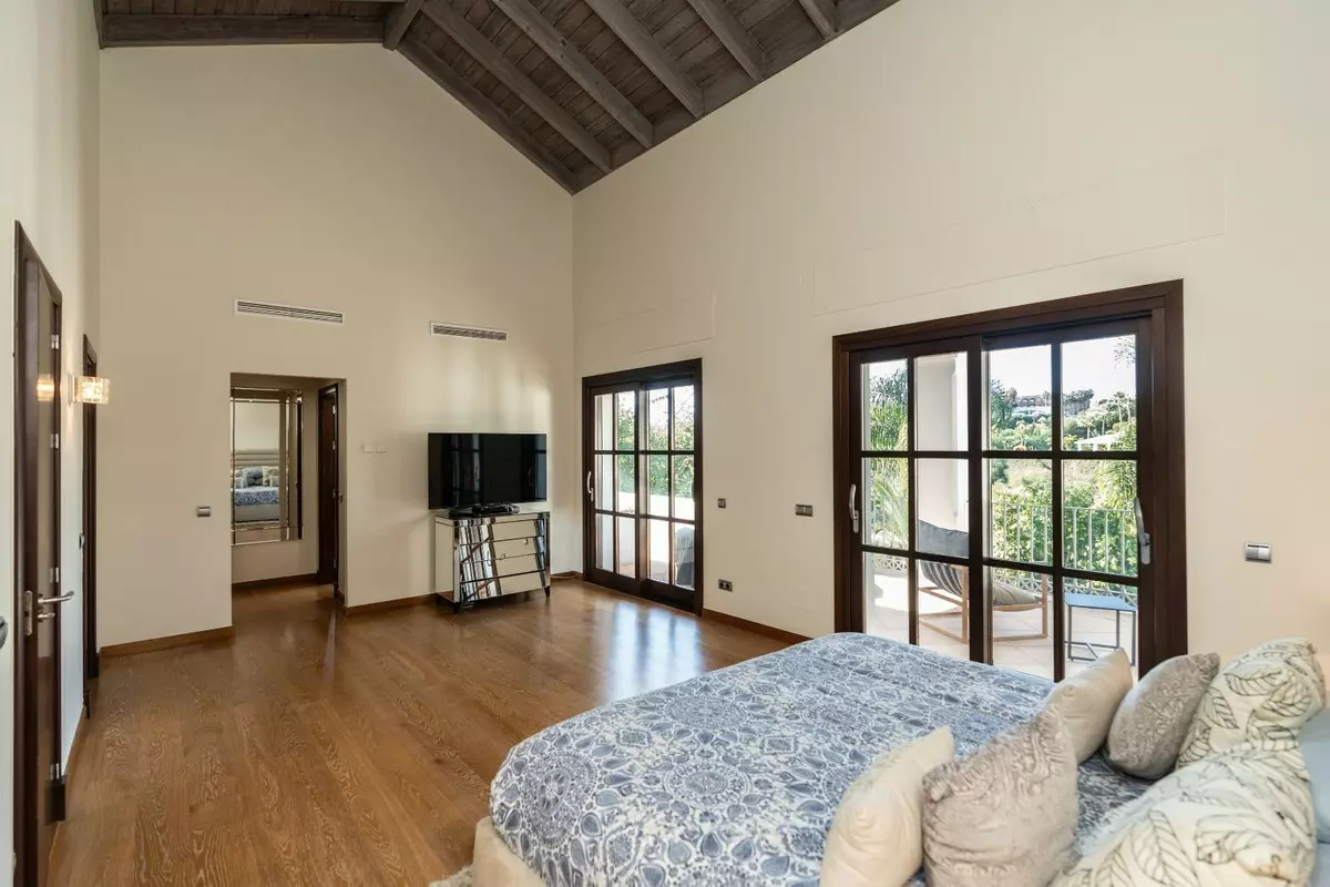 5-bedroom Villa In Benahavis, Spain (647 M²)
