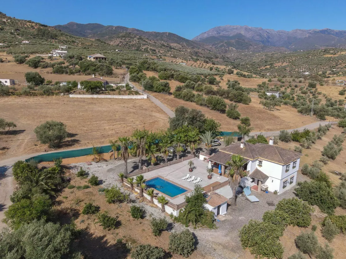 3-bedroom Villa In Guaro, Spain (208 M²)