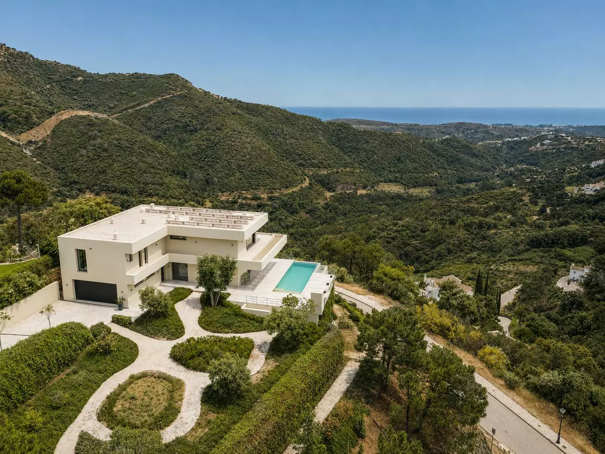 5-bedroom Villa In Benahavis, Spain (460 M²)