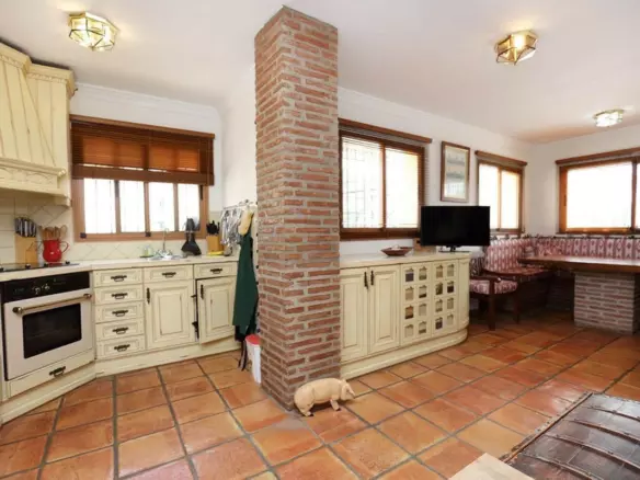 4-bedroom Villa In Estepona, Spain (177 M²)