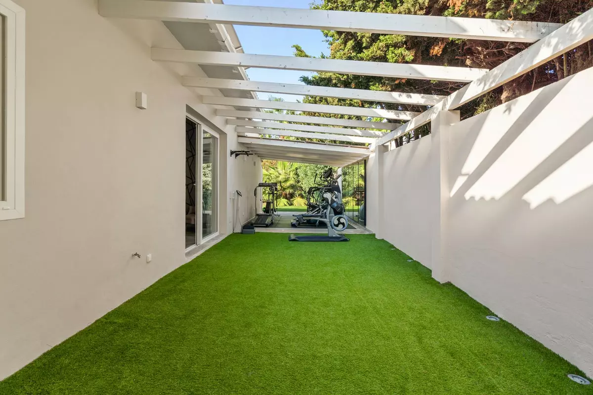 4-bedroom Villa In Estepona, Spain (210 M²)