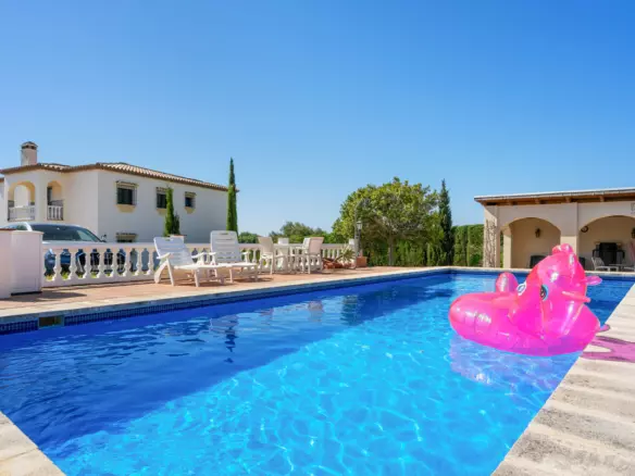 4-bedroom Villa In Estepona, Spain (343 M²)