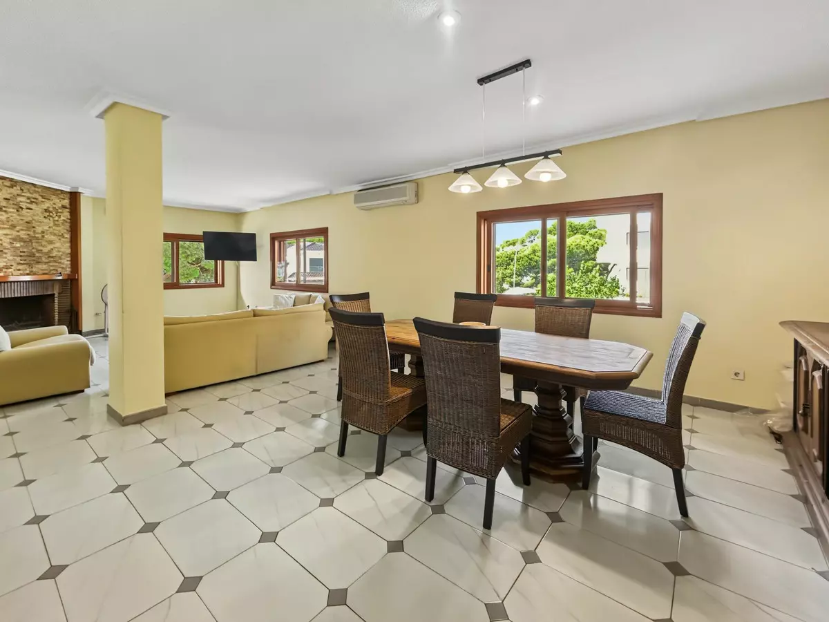 7-bedroom Villa In Orihuela, Spain (450 M²)